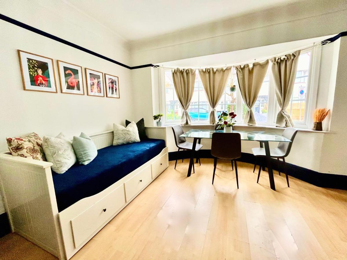 Rest Boutique Golders Green Лондон Экстерьер фото