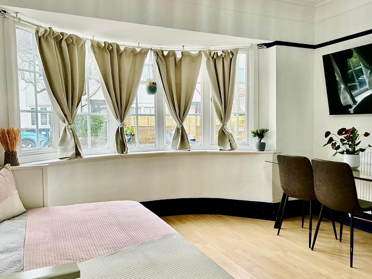 Rest Boutique Golders Green Лондон Экстерьер фото