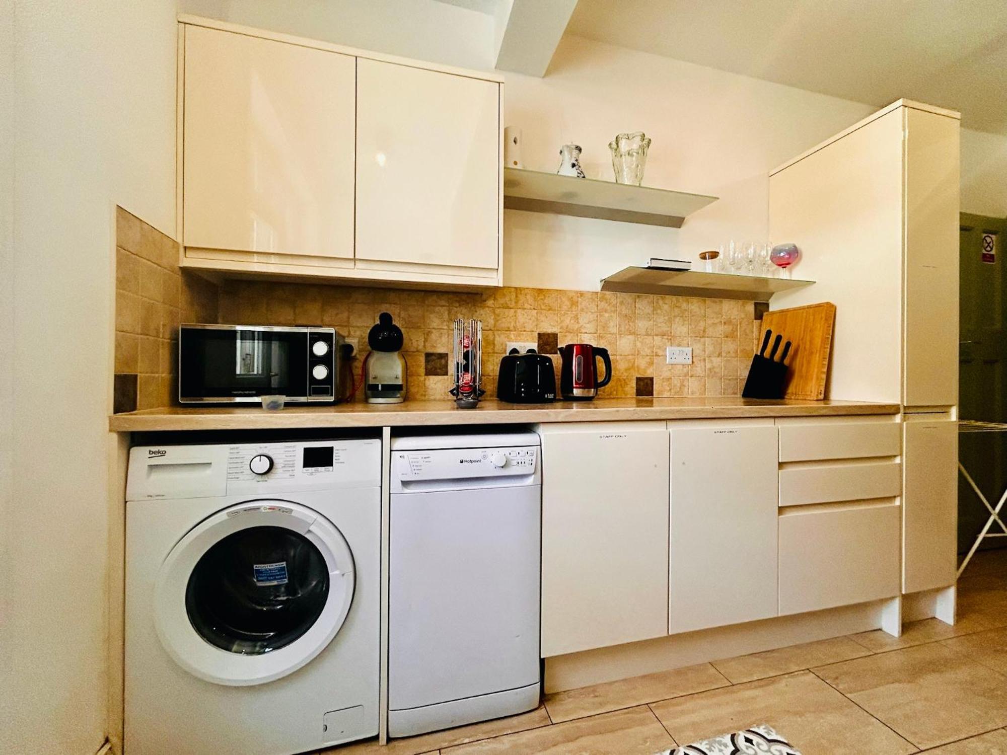 Rest Boutique Golders Green Лондон Экстерьер фото