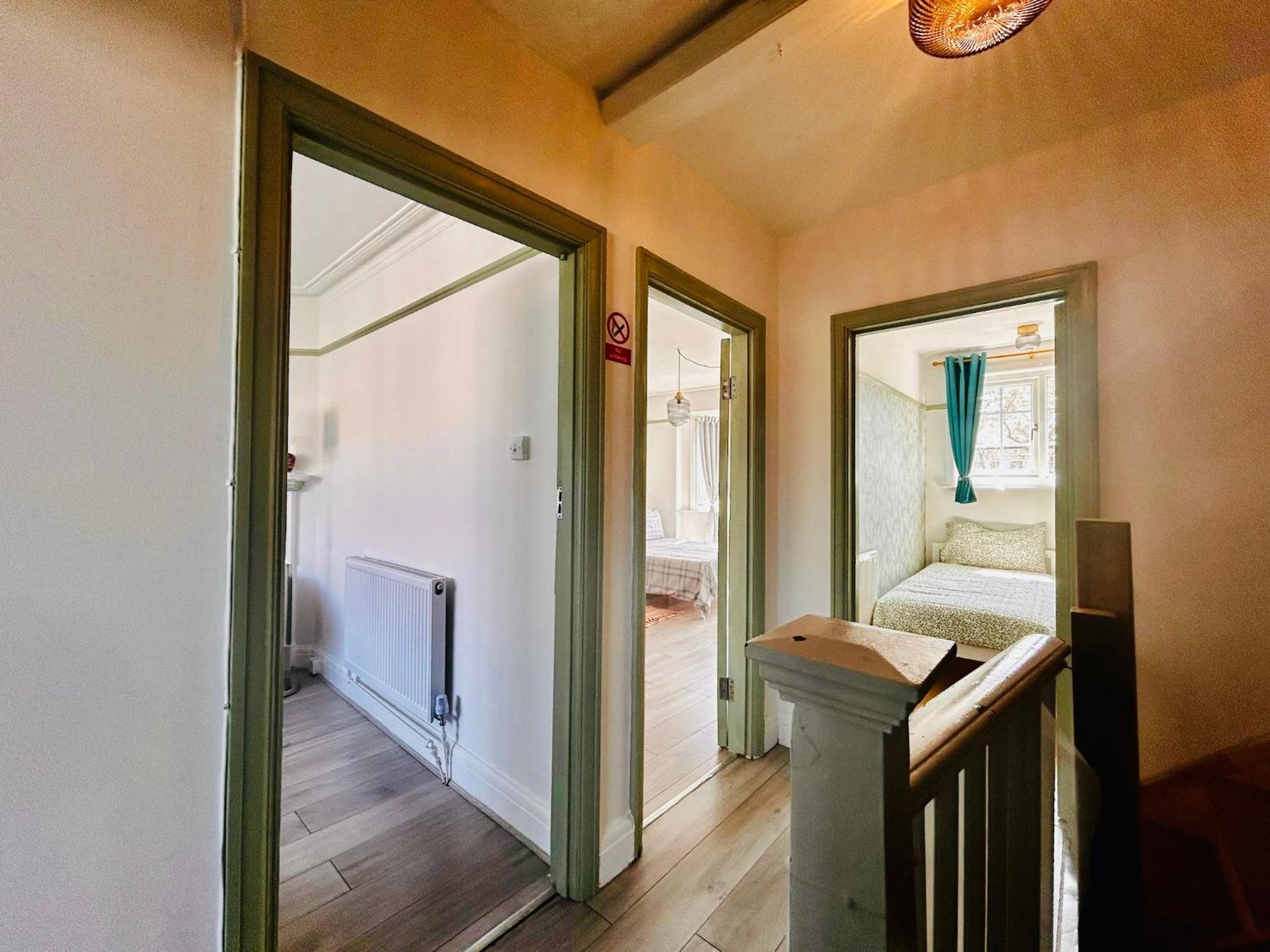 Rest Boutique Golders Green Лондон Экстерьер фото