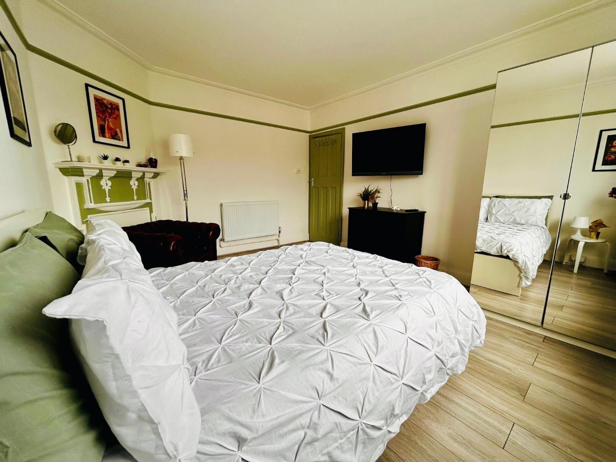 Rest Boutique Golders Green Лондон Экстерьер фото