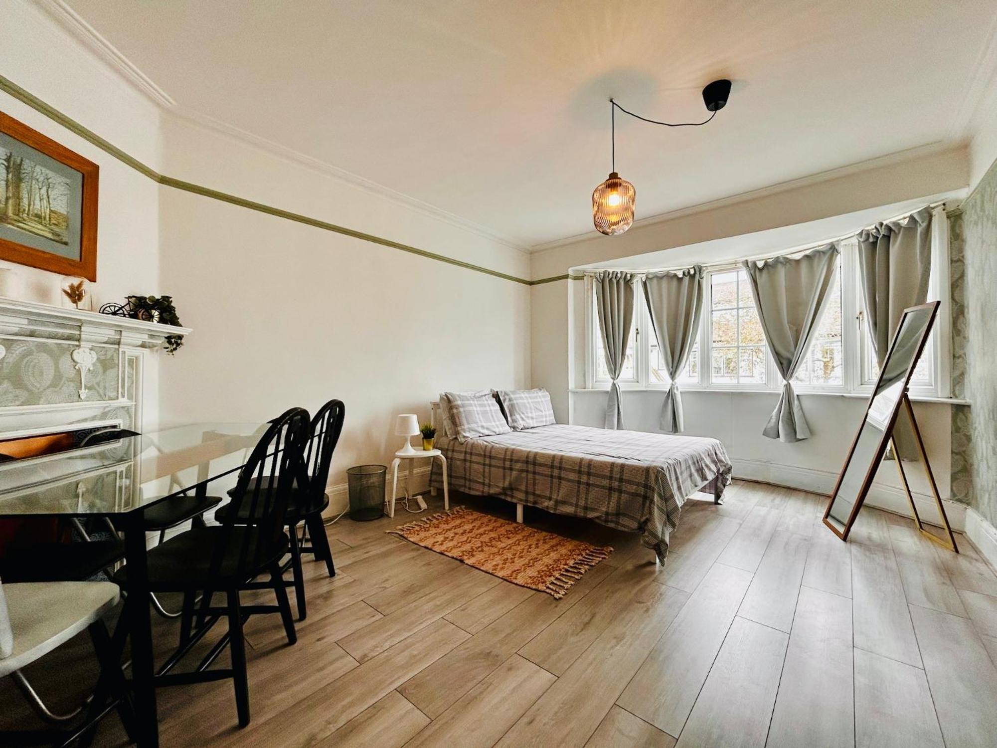 Rest Boutique Golders Green Лондон Экстерьер фото