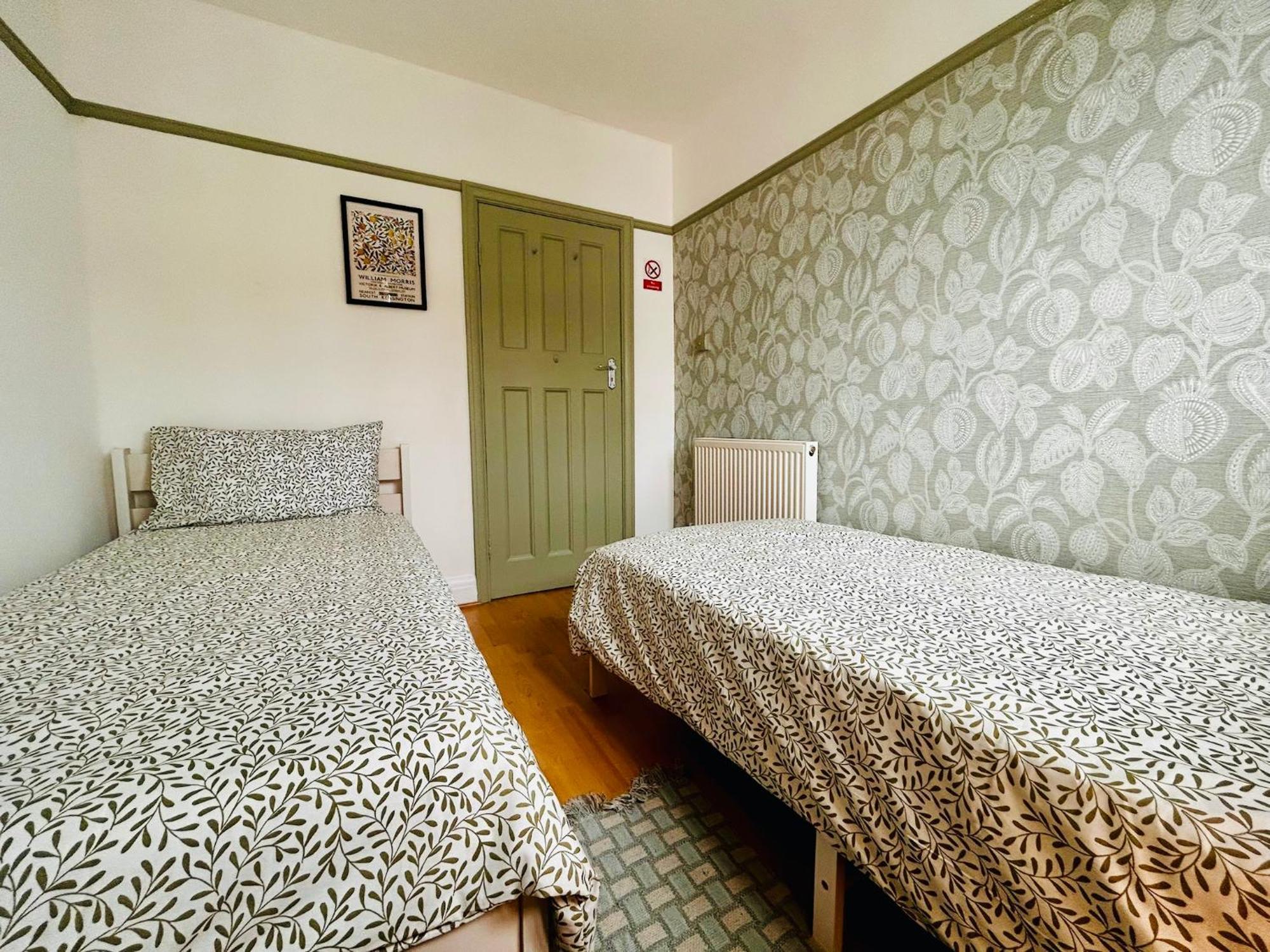 Rest Boutique Golders Green Лондон Экстерьер фото