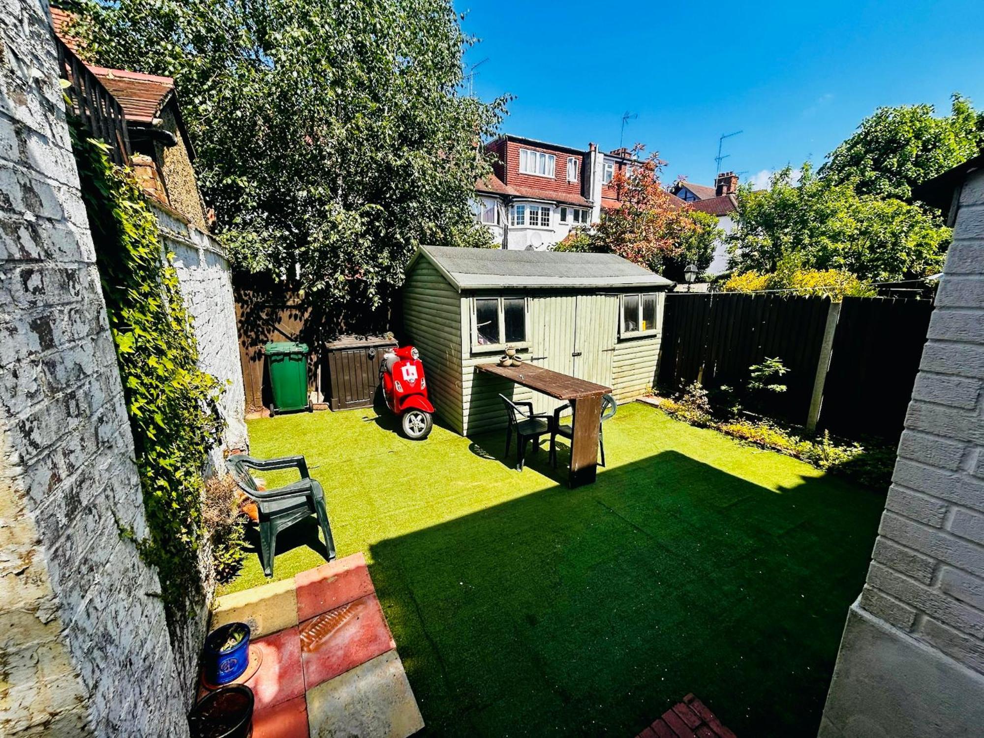 Rest Boutique Golders Green Лондон Экстерьер фото